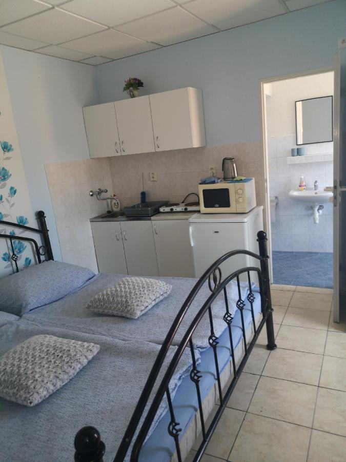 Апартаменты Hodosi Apartman Вельки-Медер Экстерьер фото